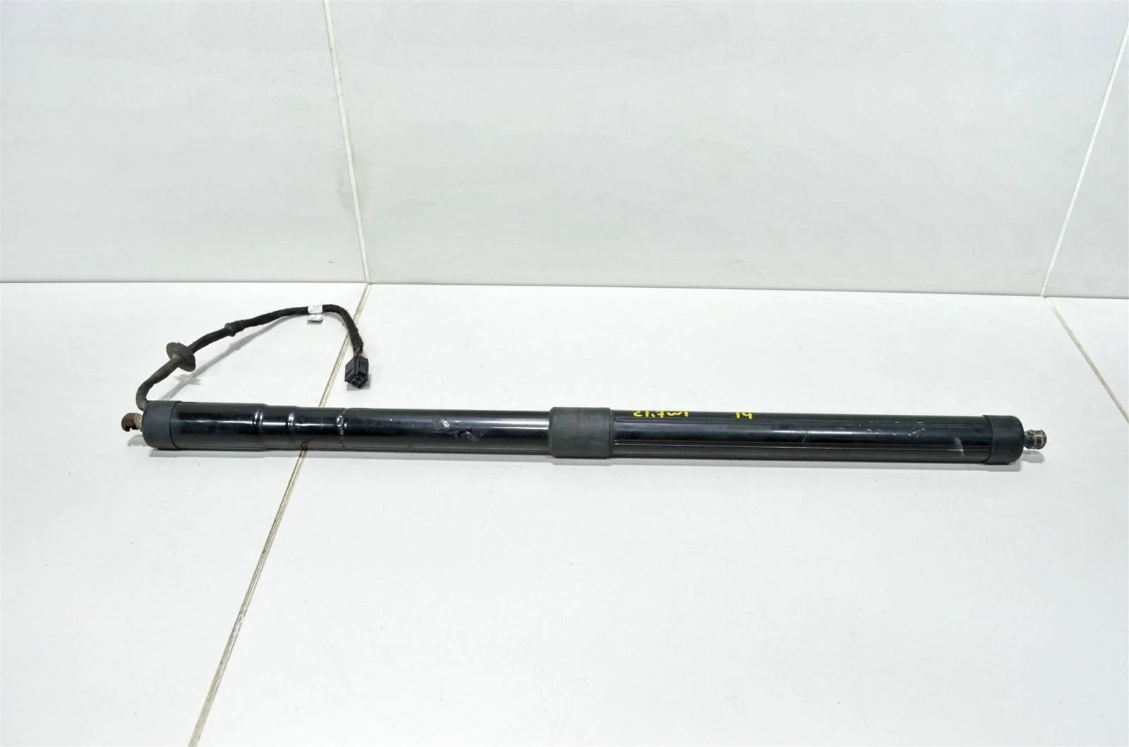 Амортизатор багажника Land Rover RANGE ROVER EVOQUE 2011+ LR061667 L538