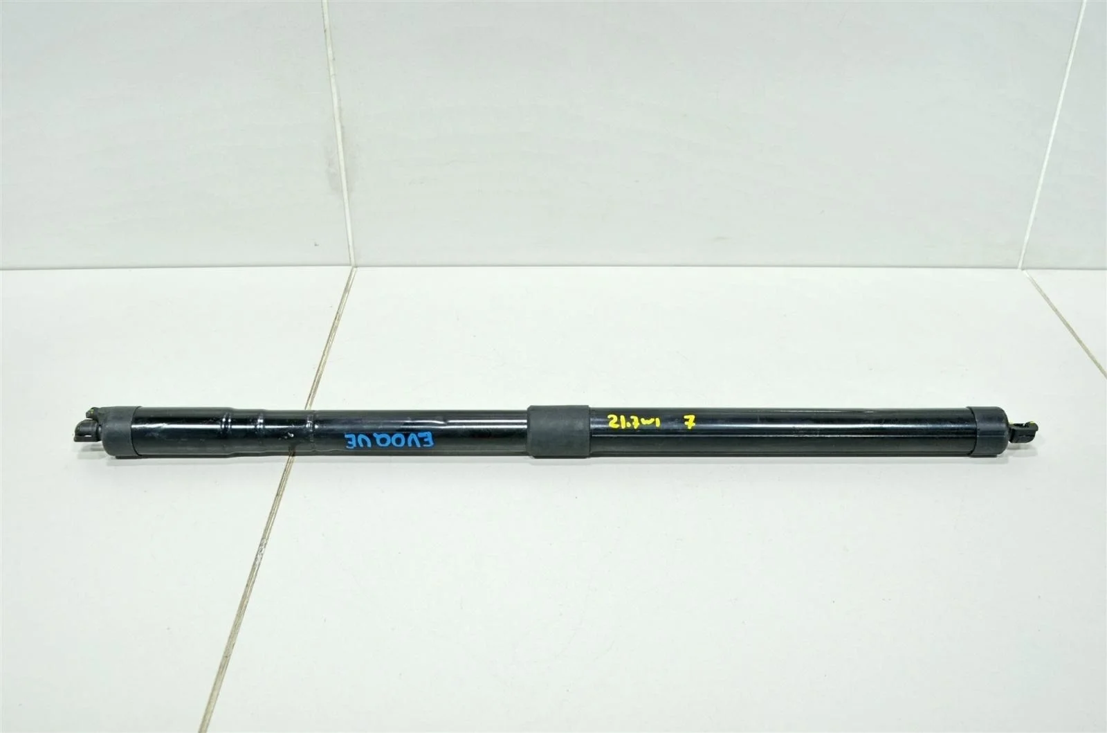 Амортизатор багажника Land Rover RANGE ROVER EVOQUE 2011+ LR061667 L538