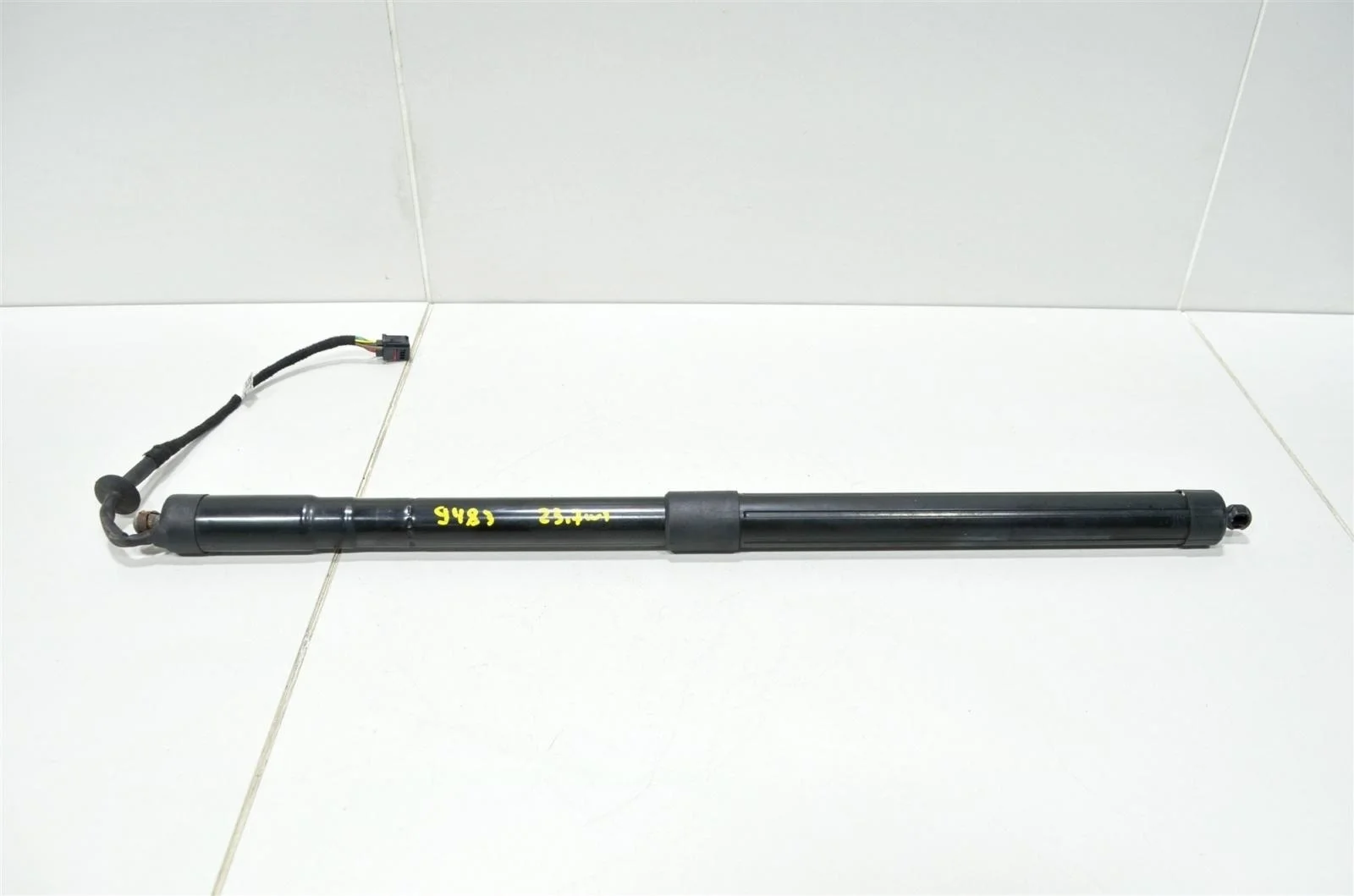 Амортизатор крышки багажника Land Rover RANGE ROVER EVOQUE 2011+ LR061667 L538