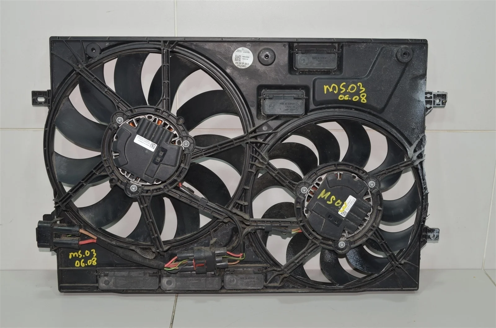 Диффузор в сборе SKODA SUPERB 2017 3Q0121203D B8 2.0(CJXA)