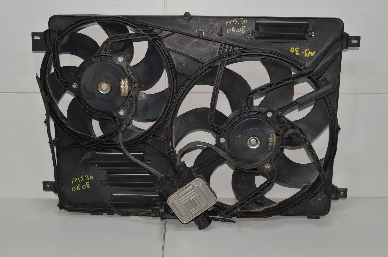 Диффузор в сборе Land Rover Freelander 2012 LR011905 L359 2.2L 224DT