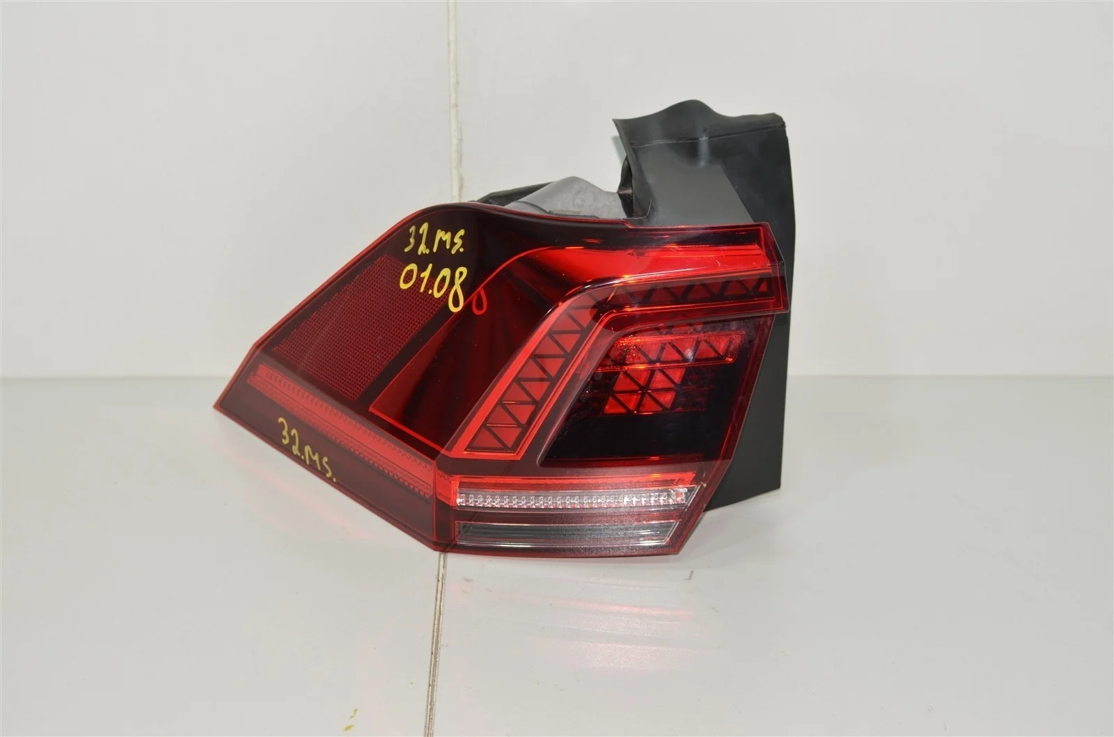 Фонарь VOLKSWAGEN TIGUAN 2019 5NA945207F 2 2.0L (CHHB), левый