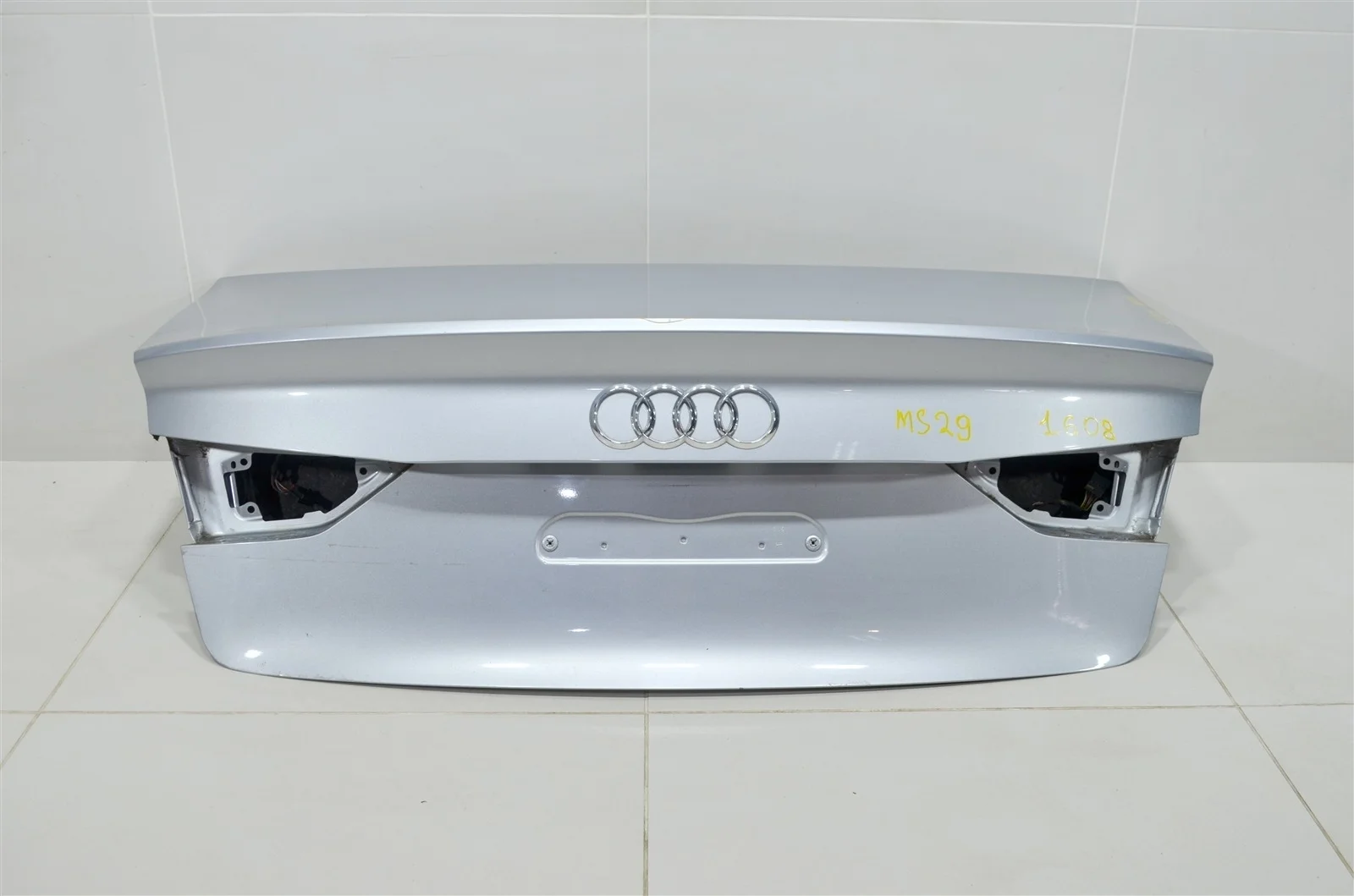 Крышка багажника Audi A3 2014 8V5827025F 8V 1.8L (CJSA)