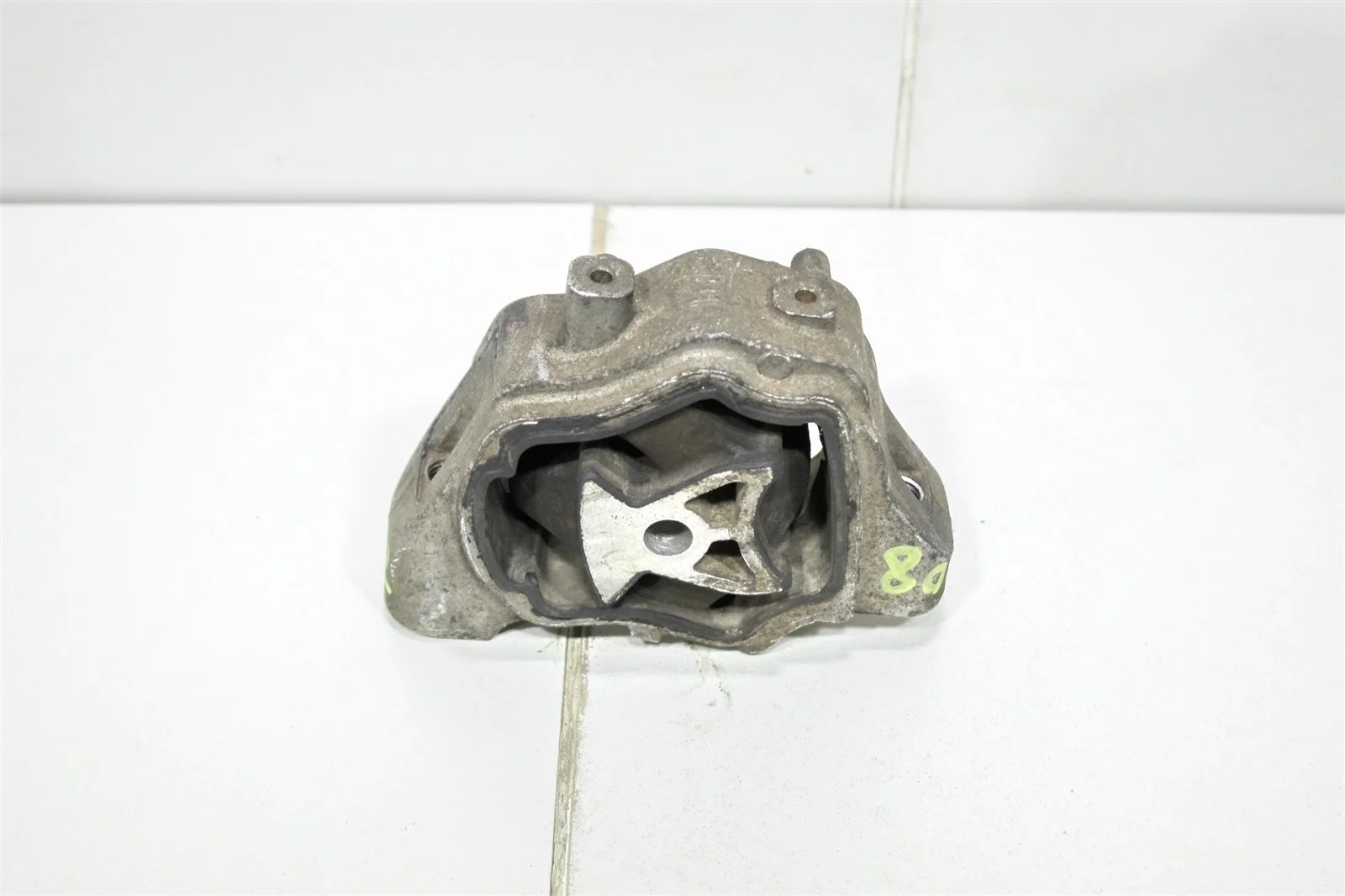 Опора двигателя LAND ROVER FREELANDER 2006+ LR011835 L359, задняя