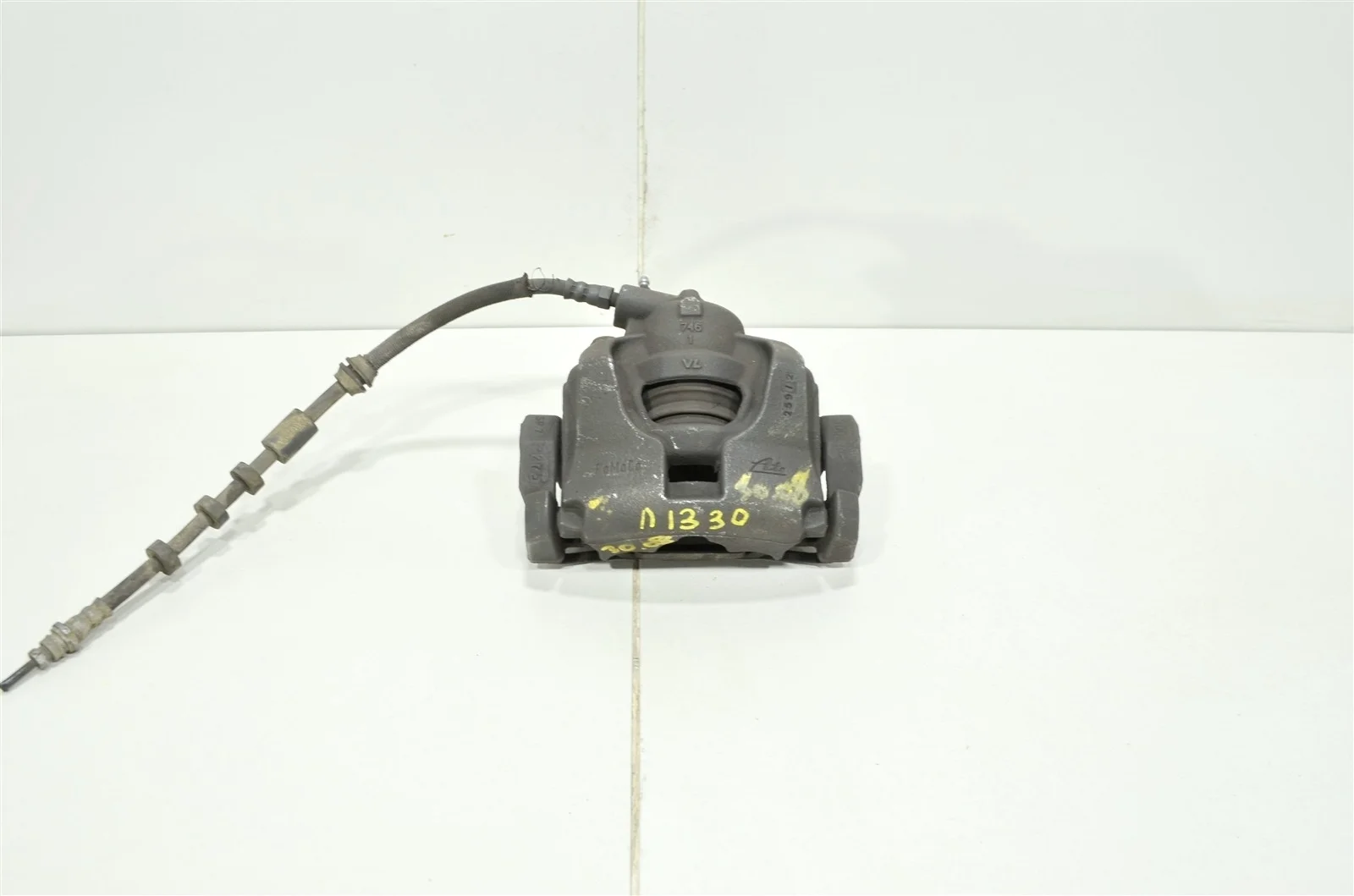 Суппорт тормозной LAND ROVER FREELANDER 2012 LR015386 L359 2.2L 224DT, передний правый