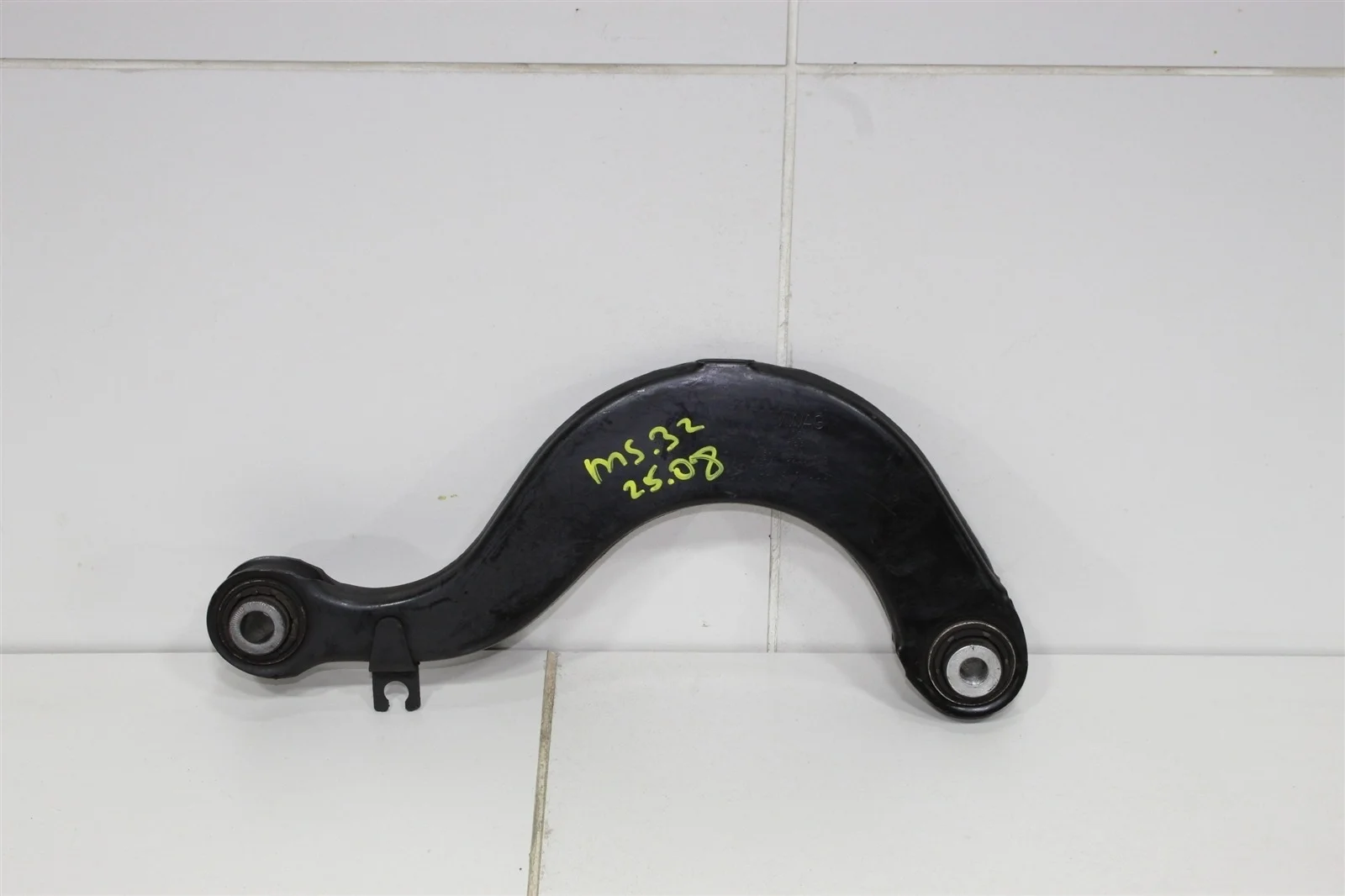 Рычаг поперечный VOLKSWAGEN TIGUAN 2019 5Q0505323C 2 2.0L (CHHB), задний