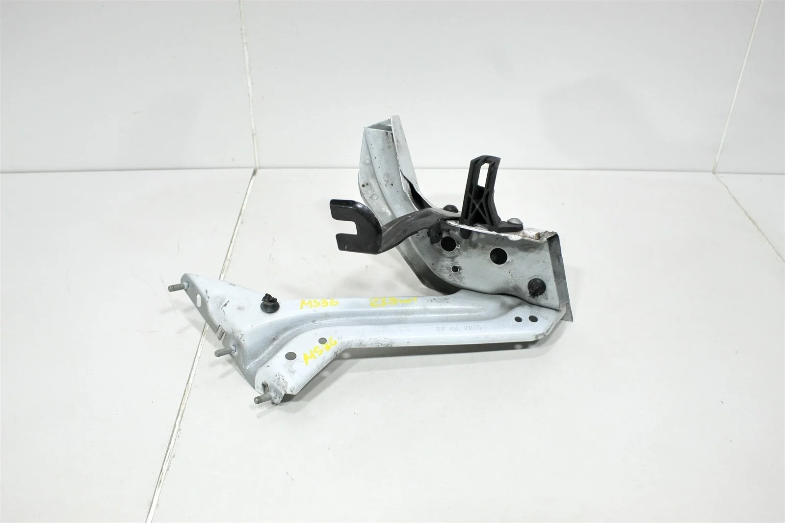 Кронштейн крыла AUDI Q5 2015 8R0821136 8R 2.0L TFSI CNCD, передний правый