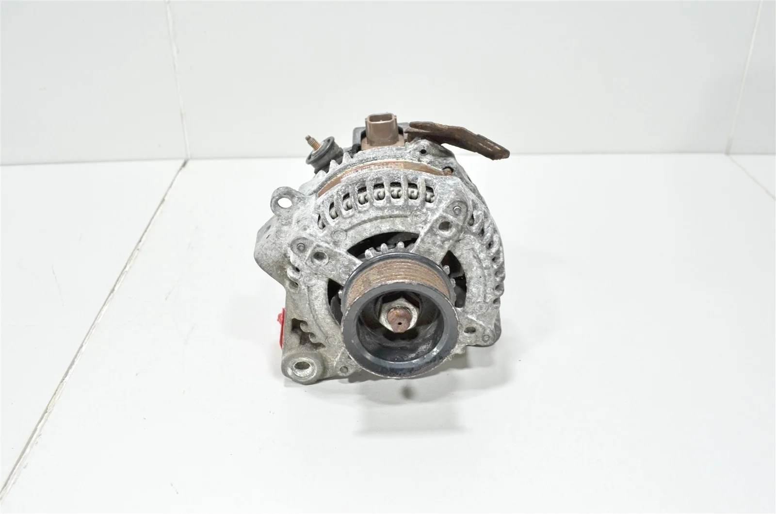 Генератор TOYOTA CAMRY 2001+ 270600H100 XV30