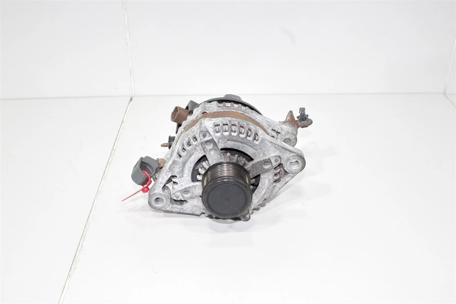 Генератор TOYOTA HIGHLANDER 2007-2013 270600P241 XU40