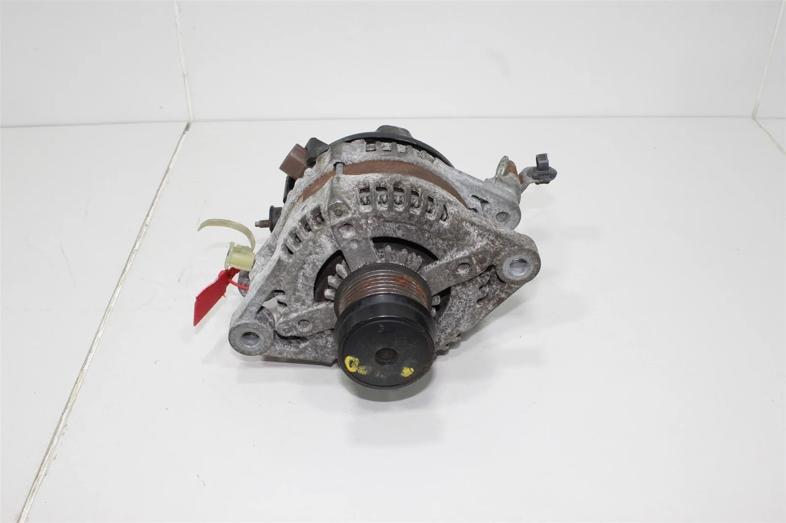 Генератор TOYOTA HIGHLANDER 2007-2013 270600P241 XU40