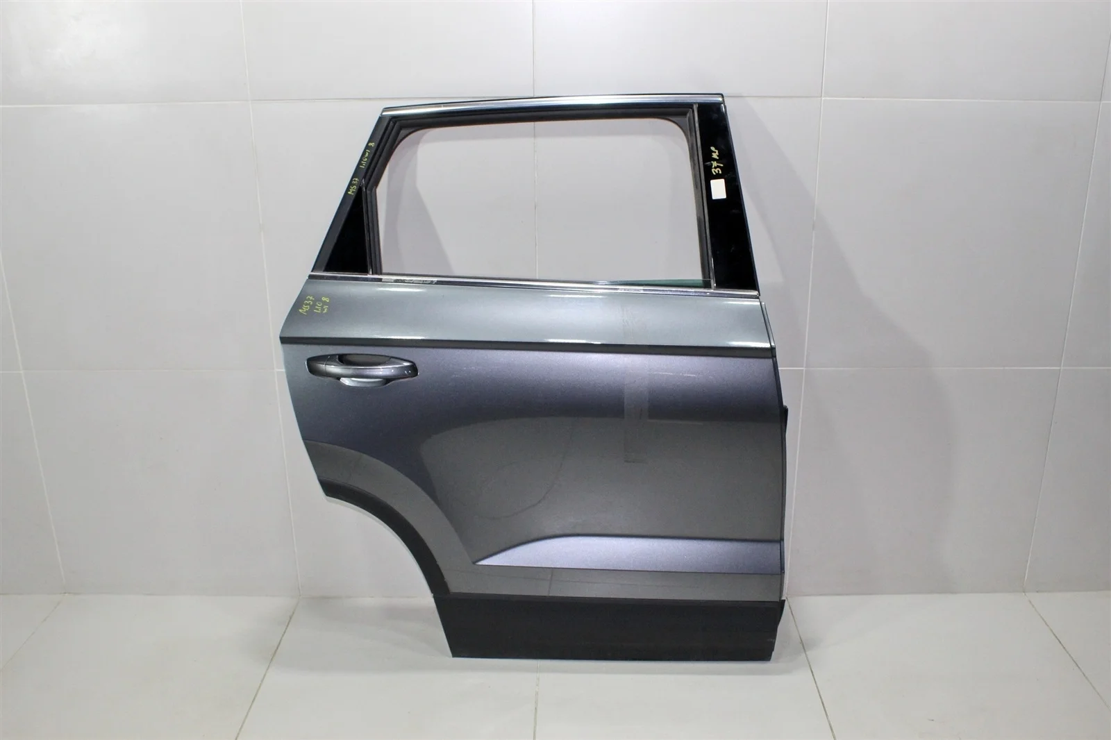 Дверь SKODA KAROQ 2022 575833052J NU7 1.4L TSI (DJKA), задняя правая