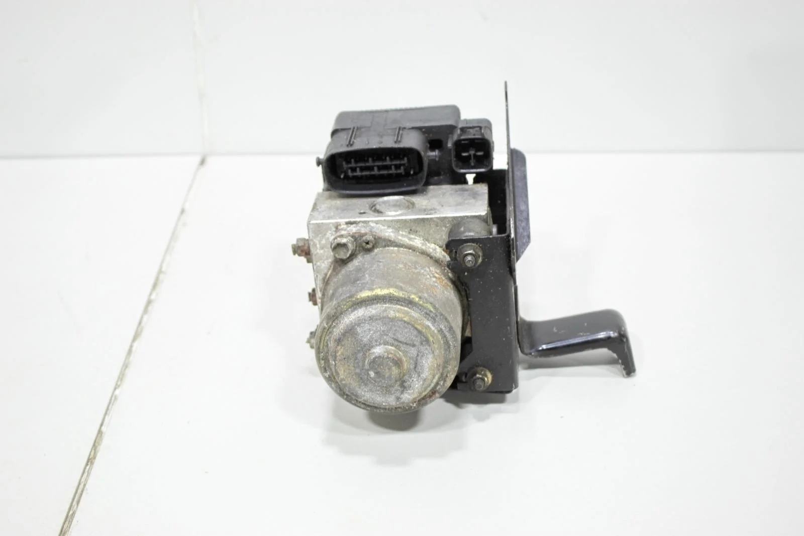 Блок abs Mitsubishi Montero Sport 1996+ MR307755 K90