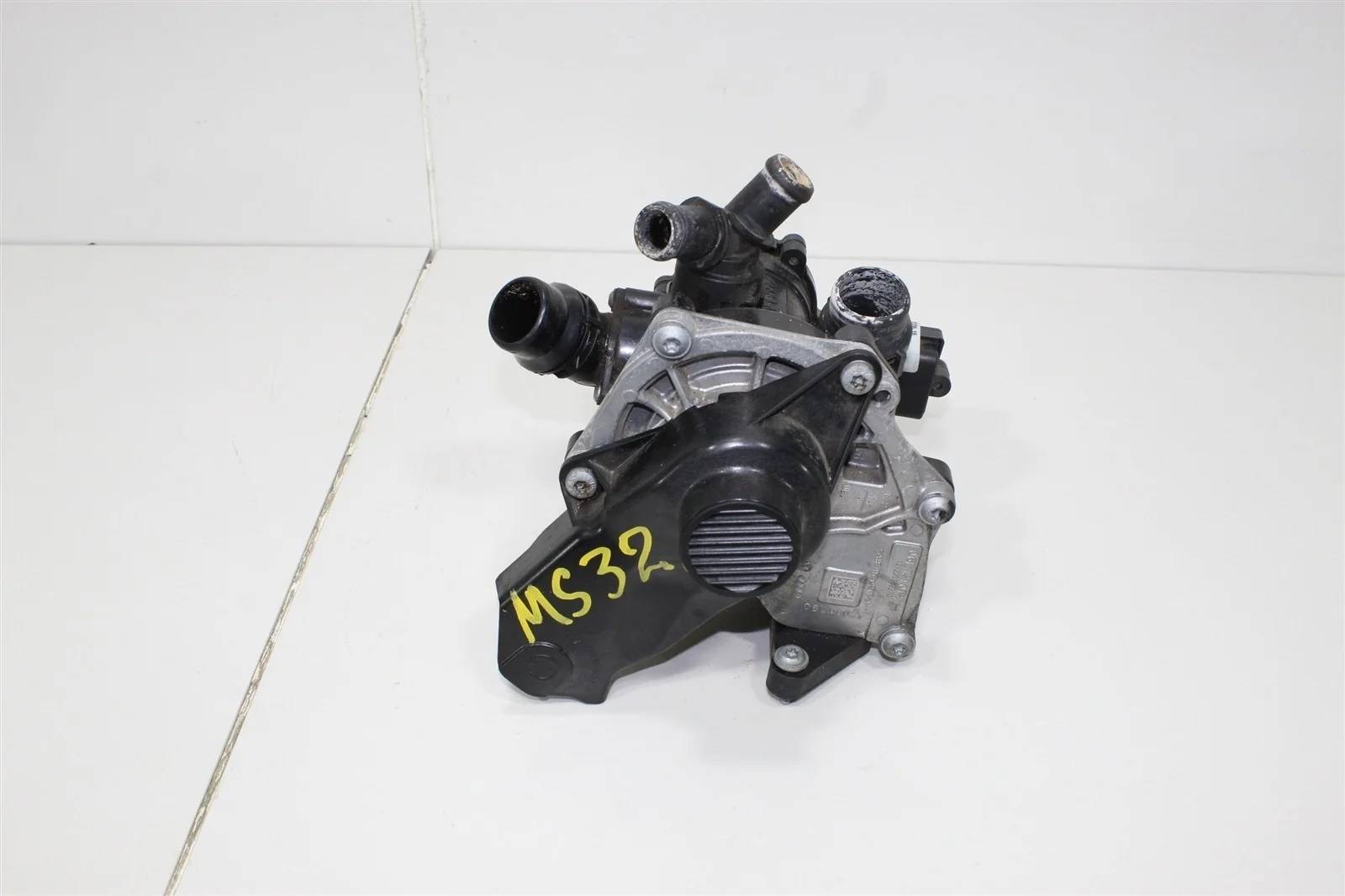 Насос водяной (помпа) VOLKSWAGEN TIGUAN 2019 06L121111J 2 2.0L (CHHB)