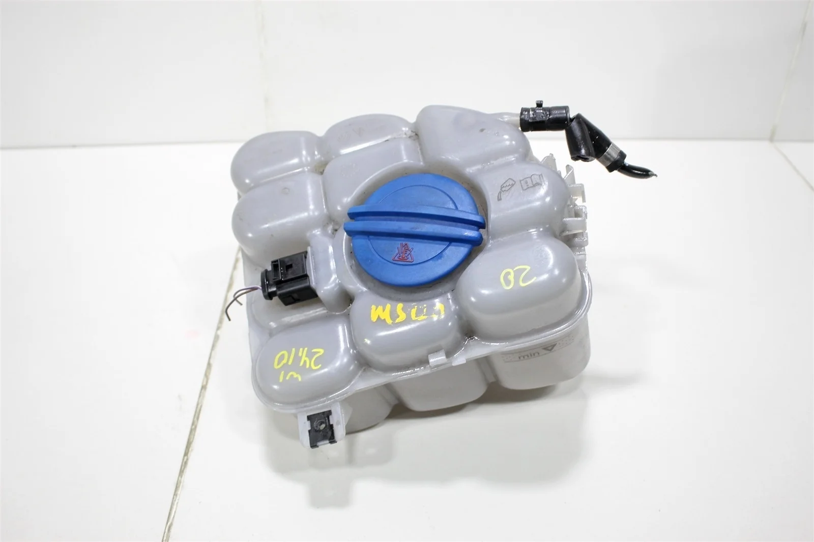 Бачок расширительный VOLKSWAGEN TOUAREG 2010-2018 7P0121407B FL/NF