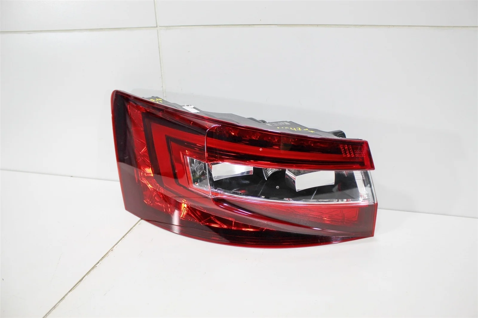 Фонарь SKODA SUPERB 2018 3V5945207 B8 2.0(CJXA), левый