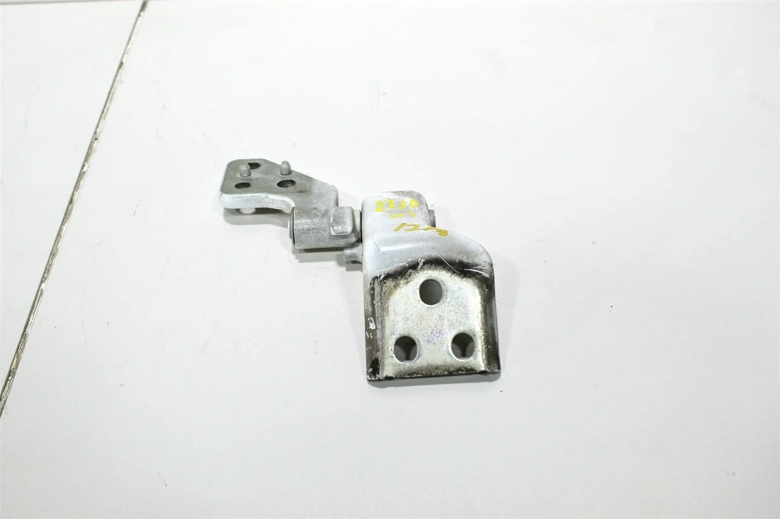 Петля двери багажника Citroen Berlingo 2015 8717C0 B9 1.6L HDI 9HF DV6DTED