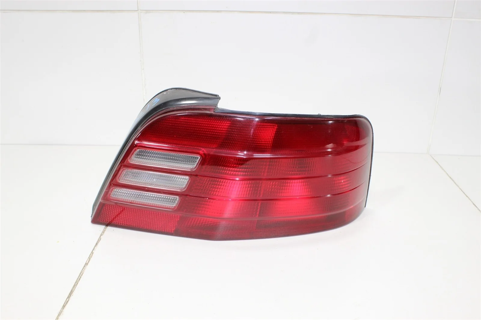 Фонарь MITSUBISHI GALANT 1998+ MR388296 EA, правый