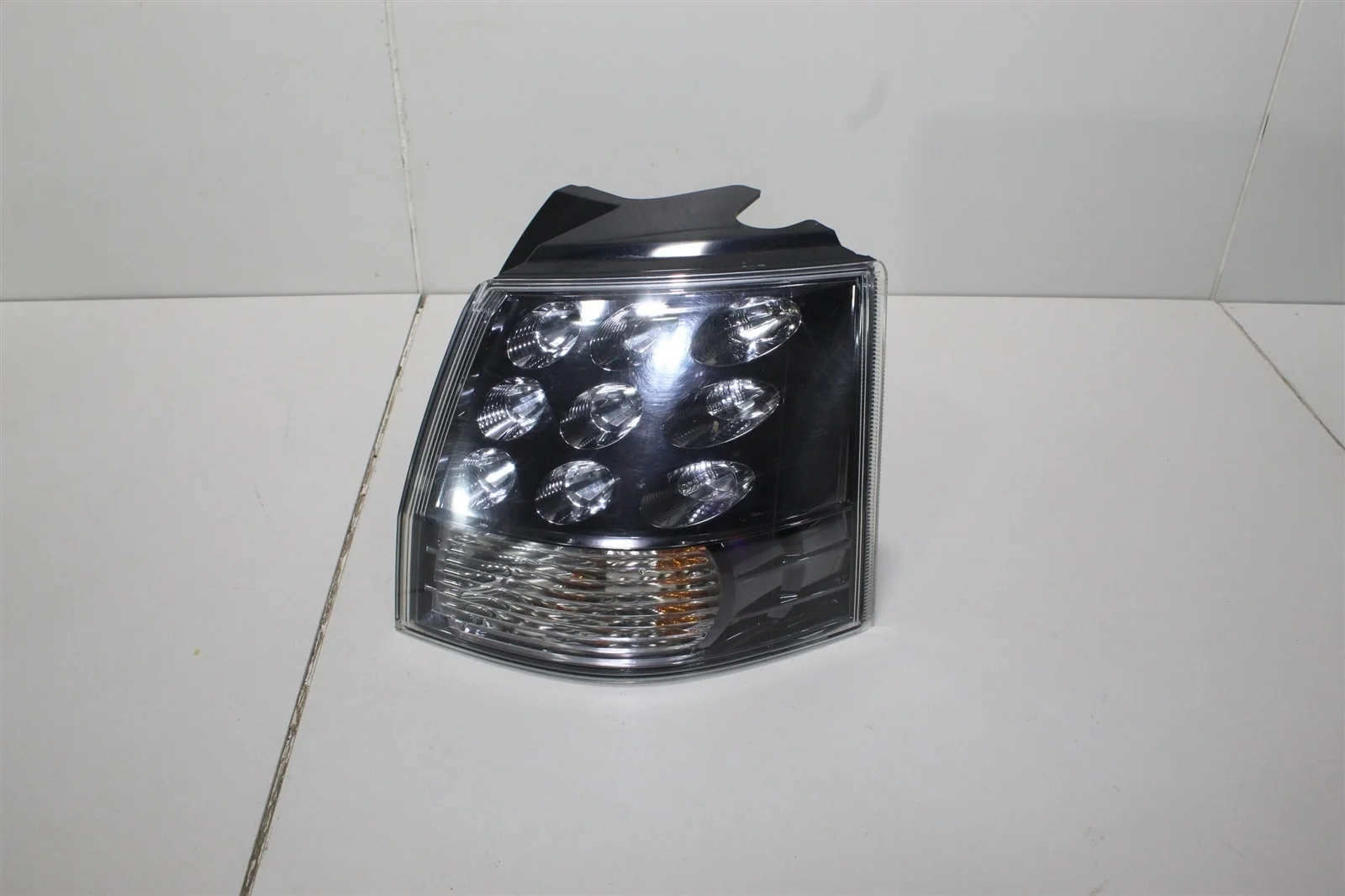 Фонарь MITSUBISHI OUTLANDER 2005+ 8330A380 CW, правый