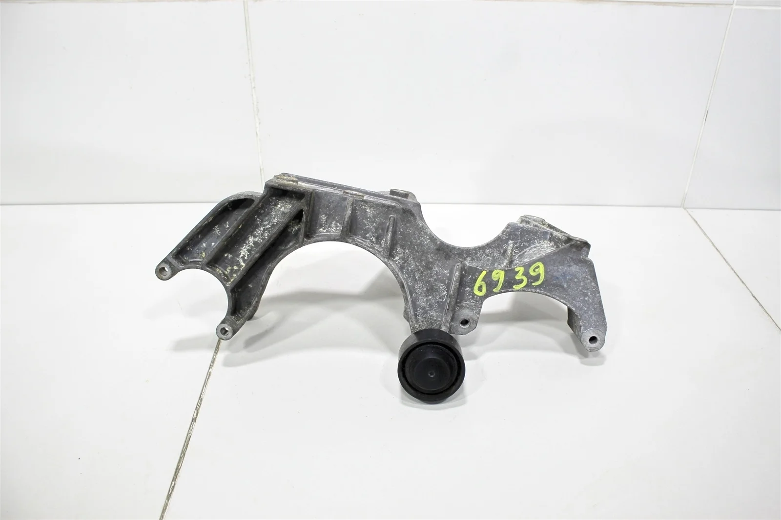 Кронштейн генератора AUDI Q7 2010 022260087F 4L 3.6L FSI BHK