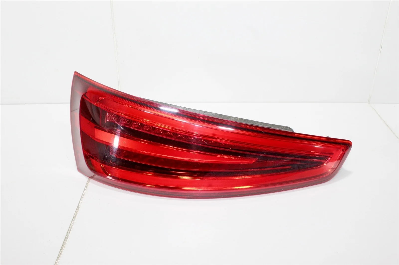 Фонарь AUDI Q3 2014 8U0945093A 8U 2.0L (CCZC), левый