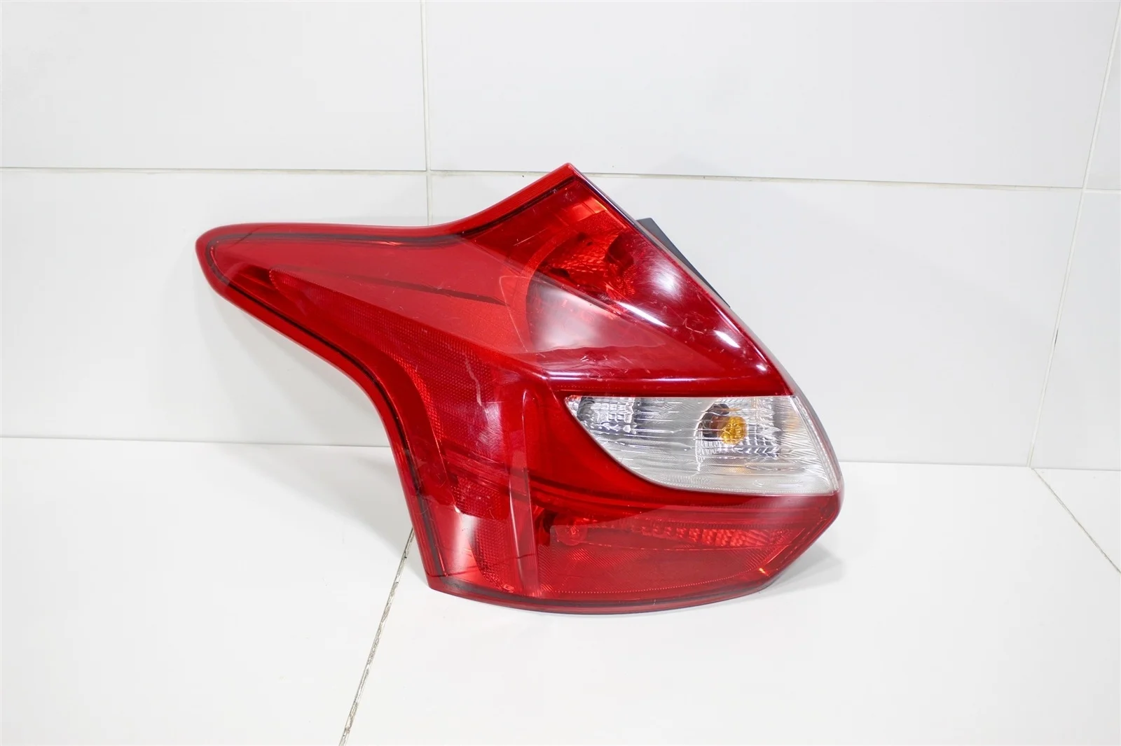 Фонарь FORD FOCUS 2010-2015 1825320 3, левый