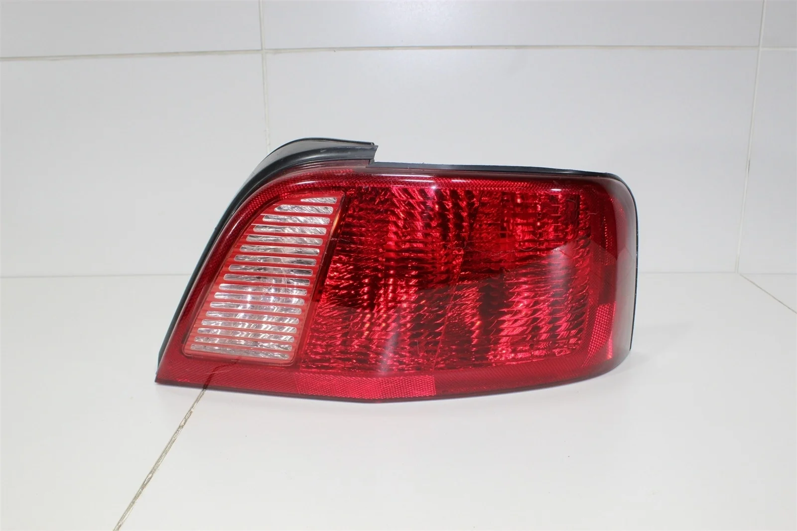 Фонарь MITSUBISHI GALANT 1998-2005 MR972848 8, правый