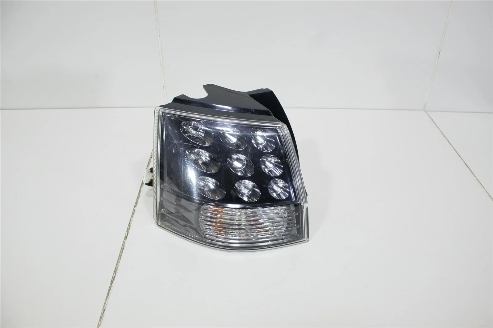 Фонарь MITSUBISHI OUTLANDER 2005+ 8330A379 CW, левый