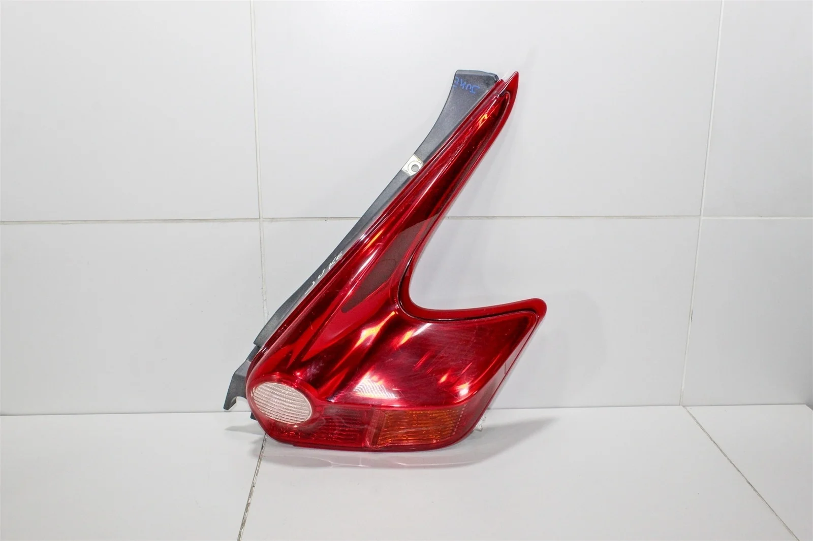 Фонарь NISSAN JUKE 2010+ 265501KA0A F15, правый