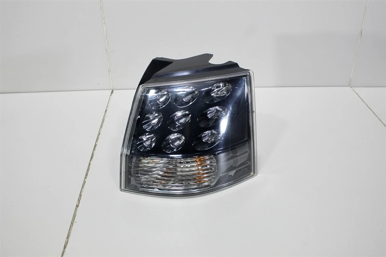 Фонарь MITSUBISHI OUTLANDER 2005+ 8330A380 CW, правый