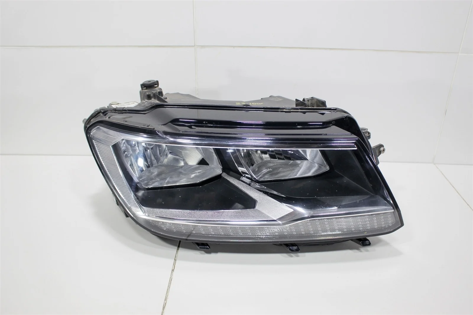 Фара VOLKSWAGEN TIGUAN 2016+ 5NB941006B 2, правая