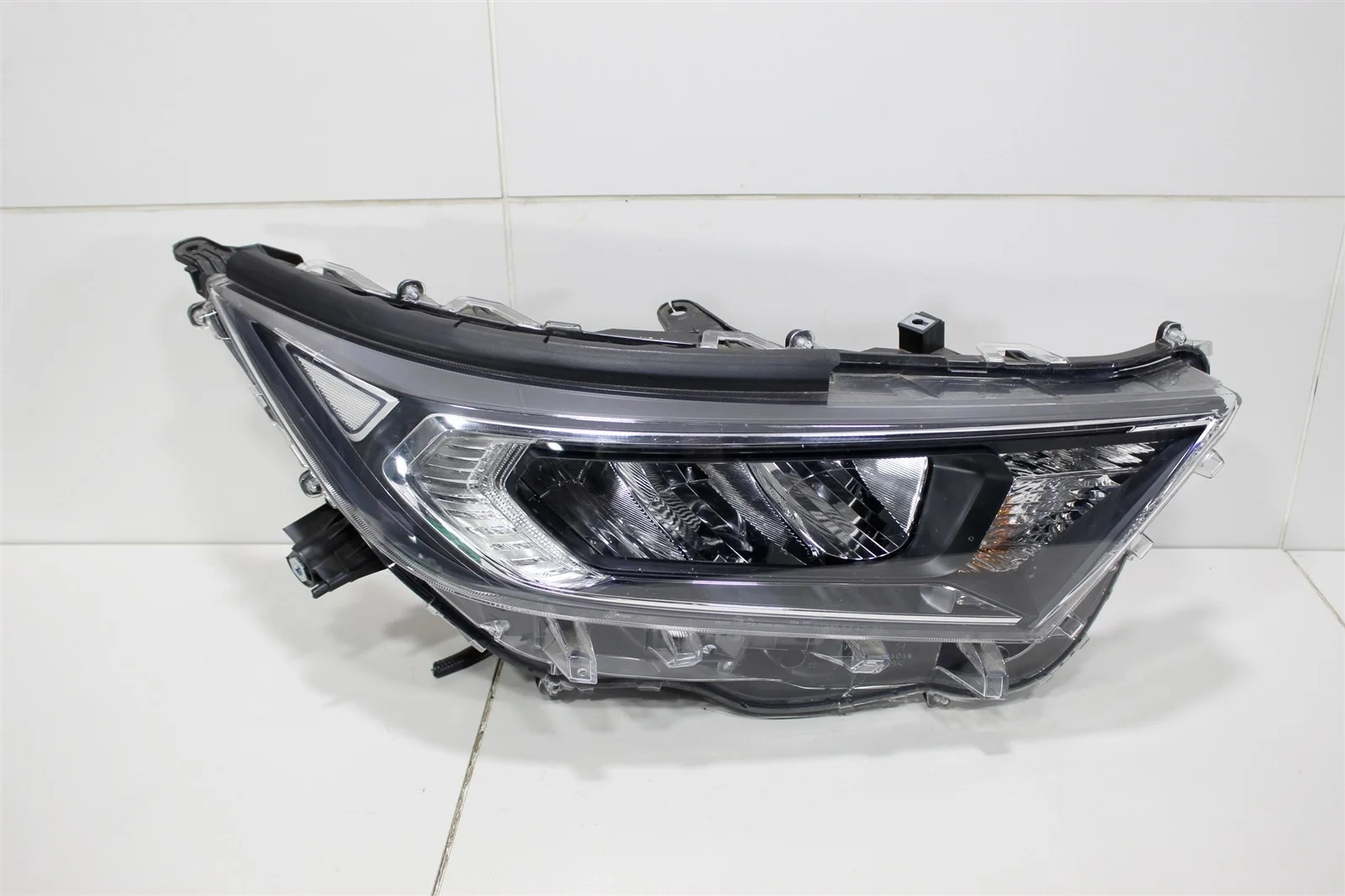 Фара TOYOTA RAV4 2018+ 8114542840 A50, правая