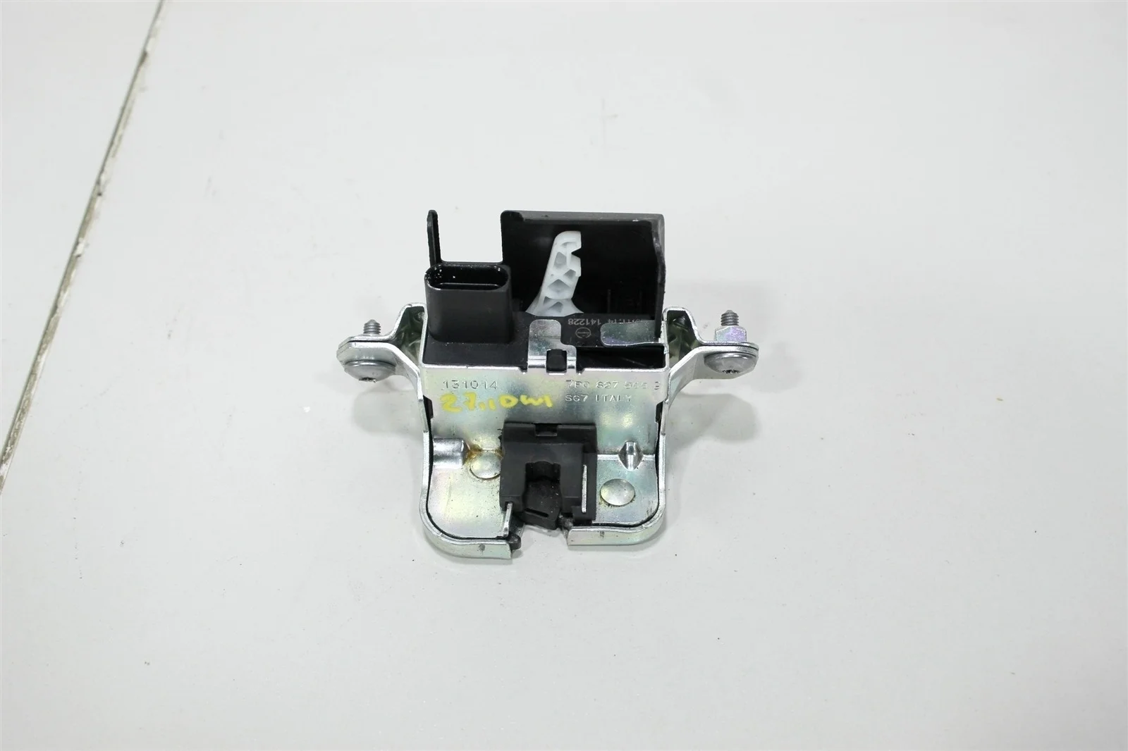 Замок багажника VOLKSWAGEN TOUAREG 2014 7P0827505G FL/NF 3.0L TDI CJMA