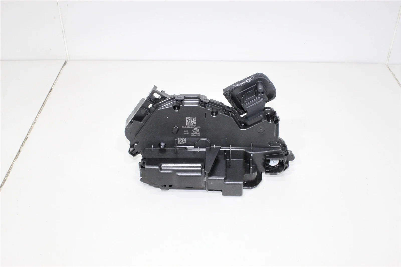 Замок двери AUDI Q3 2018+ 5TB837015C F3, передний левый