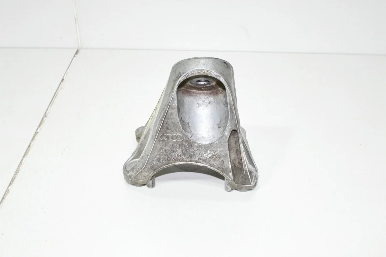 Кронштейн опоры ДВС PORSCHE CAYENNE 2015 95810221520 958 (92A) 3.0L CVVA, левый