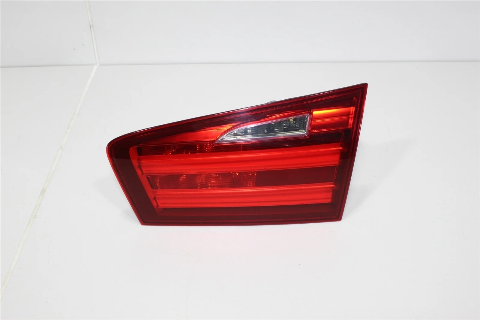 Фонарь BMW 5-Series 2010+ 63217203228 F11, правый