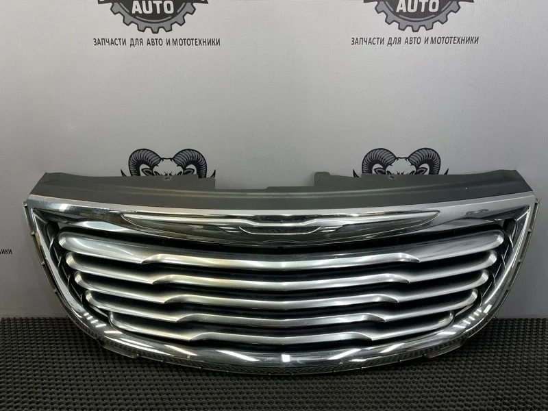 Решетка радиатора Chrysler Voyager 5/Grand Caravan 2011 68100692AA 2.8 ENS