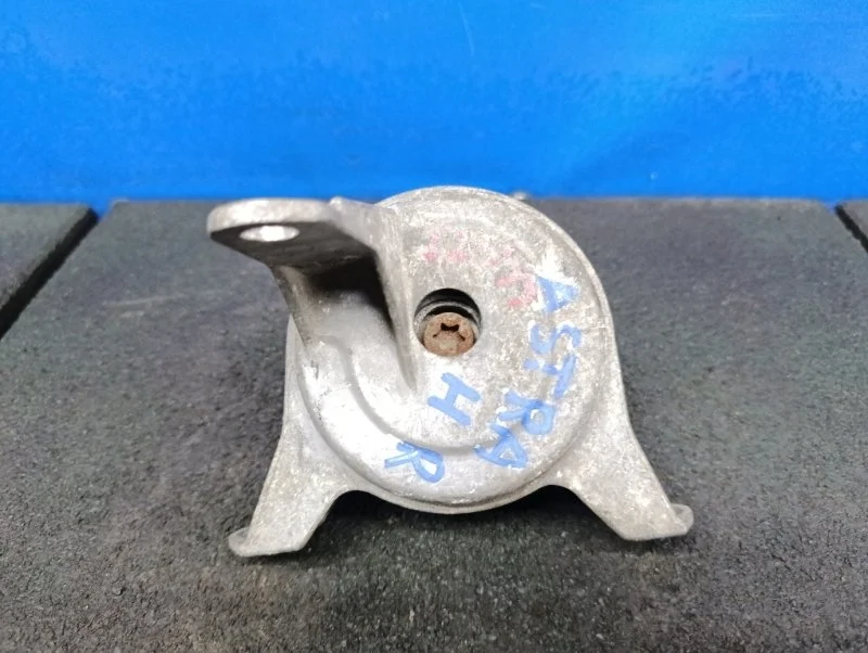 Опора двигателя Opel Astra H 2004-2014 13125637, правая