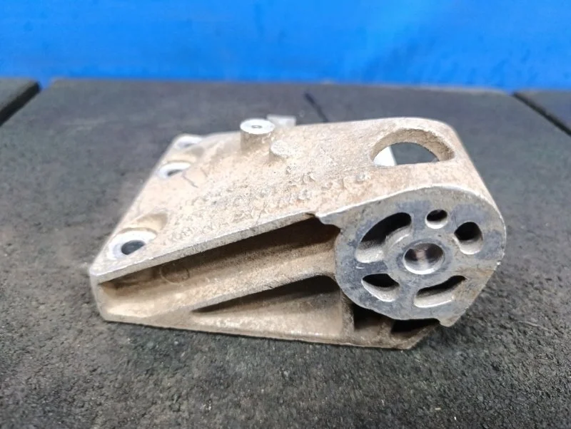 Кронштейн опоры ДВС PORSCHE Cayenne 2007 94811520103 955 4.8 M48.01, правый