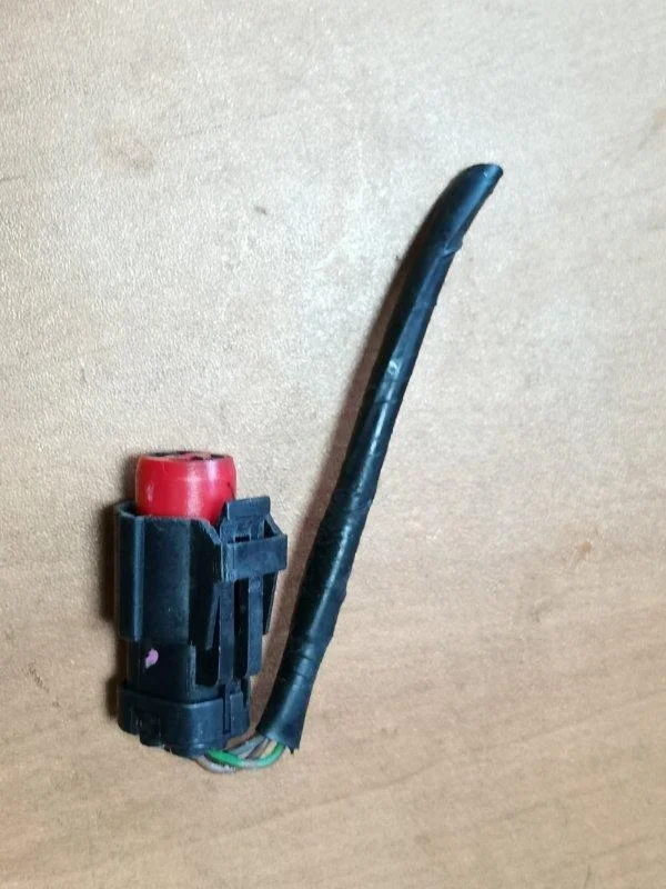 Разьем клапана кондиционера Ford Focus 3 2014