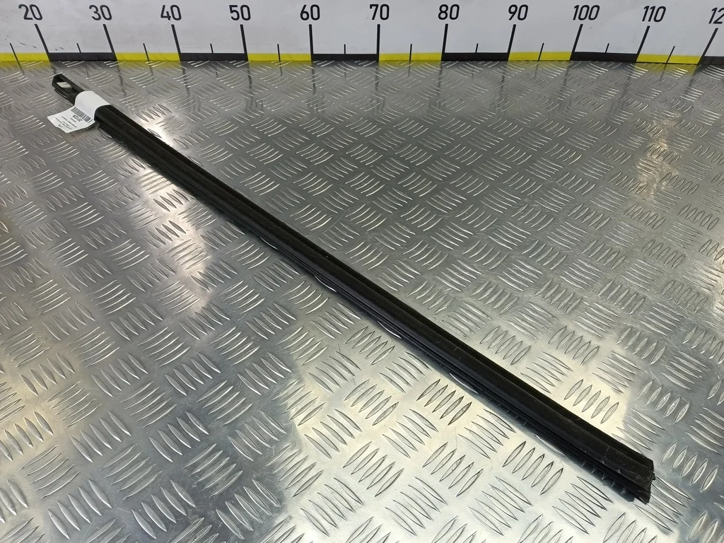 Накладка двери передней SUZUKI Grand Vitara II ре