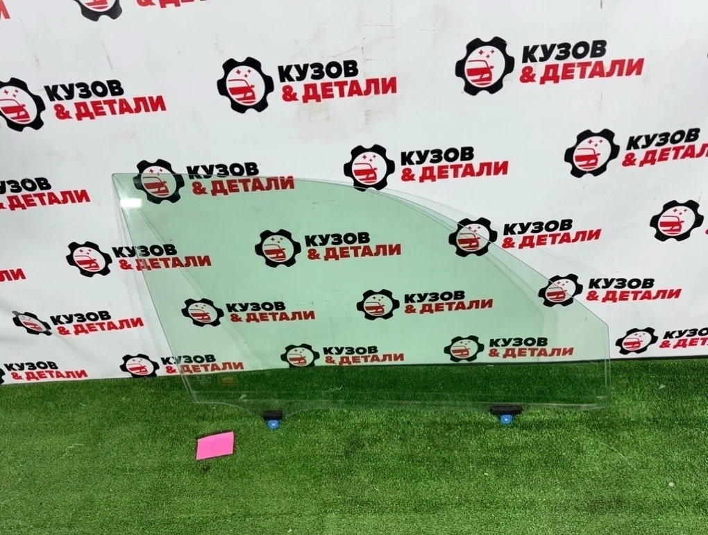 Стекло двери переднее правое Toyota Land Cruiser