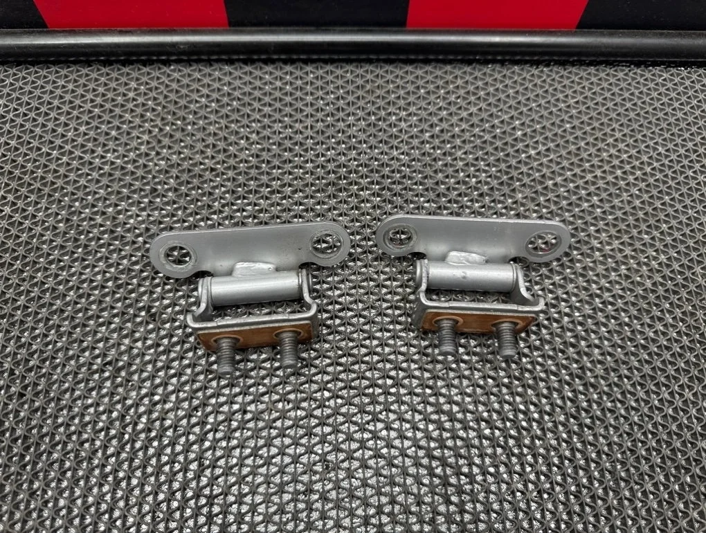 Петля двери багажника задняя Toyota RAV4 XA40