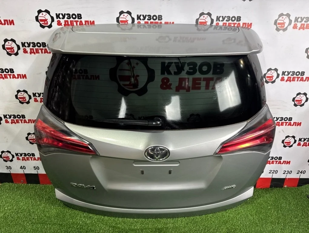 Дверь багажника задняя Toyota RAV4 XA40