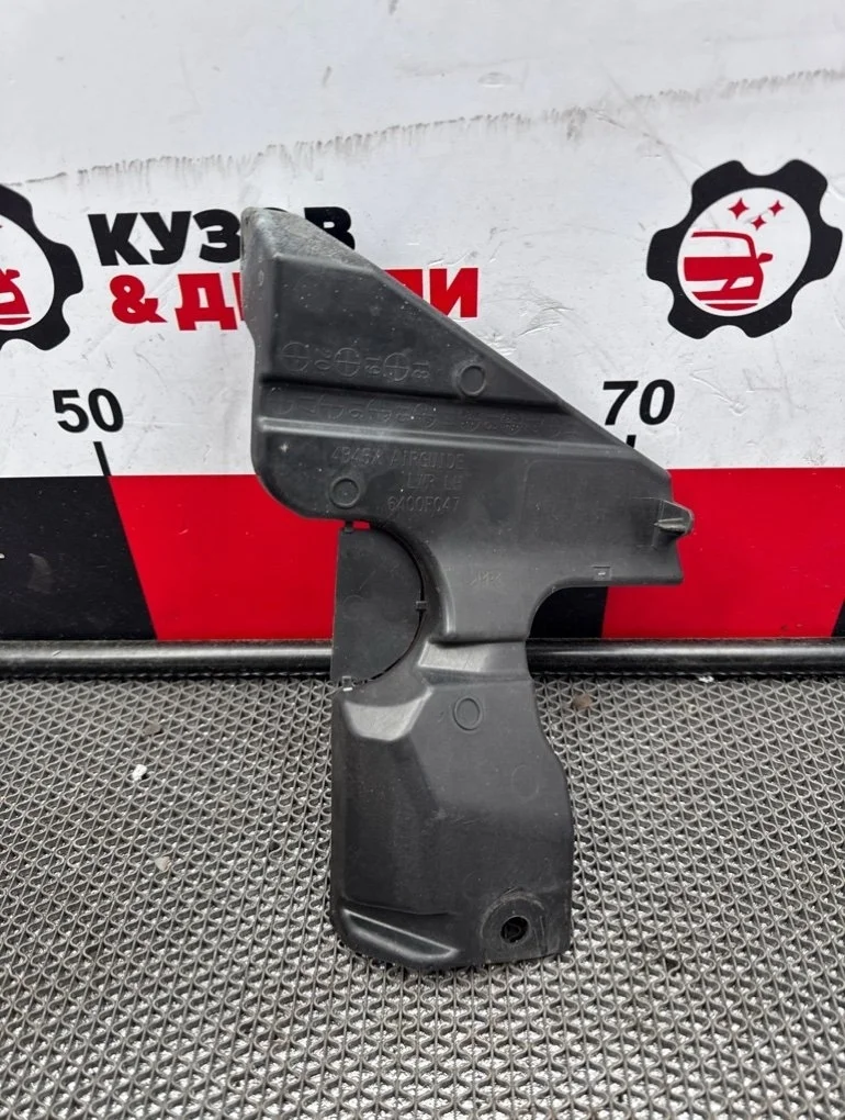 Кронштейн решетки радиатора передний левый