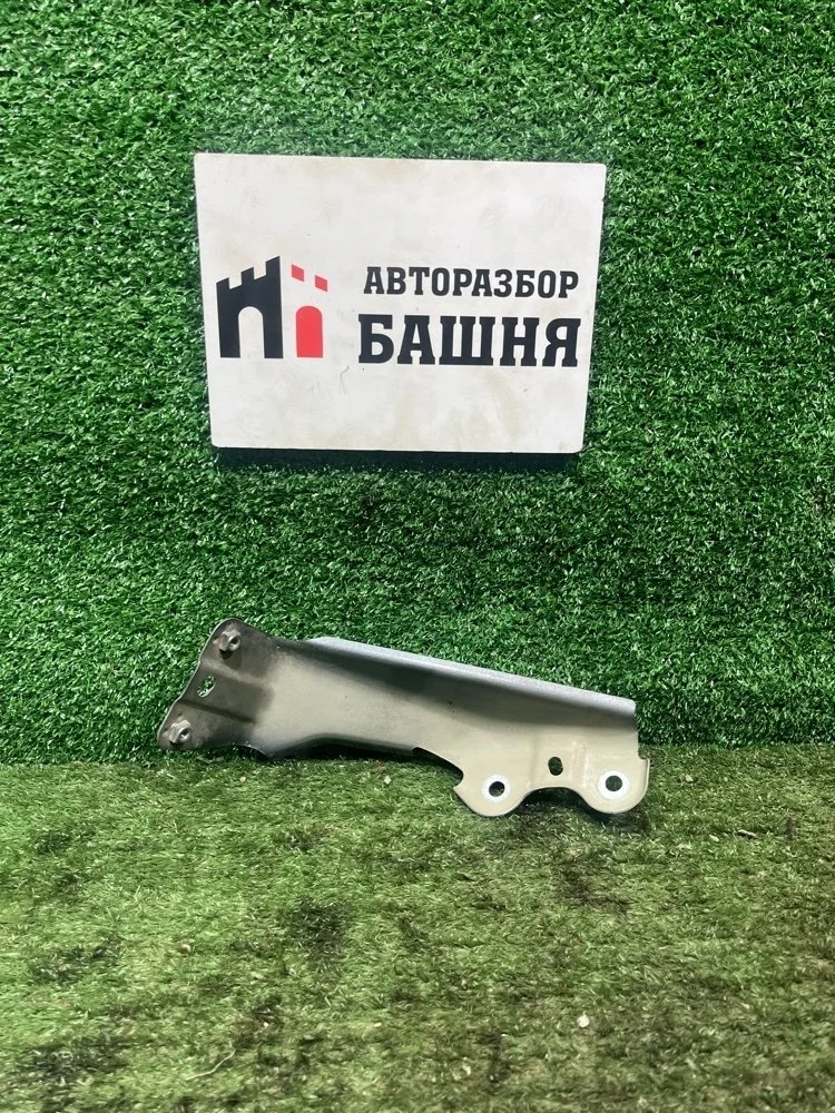 Кронштейн крыла Skoda Kodiaq 2021 565821142 CZPA, передний правый