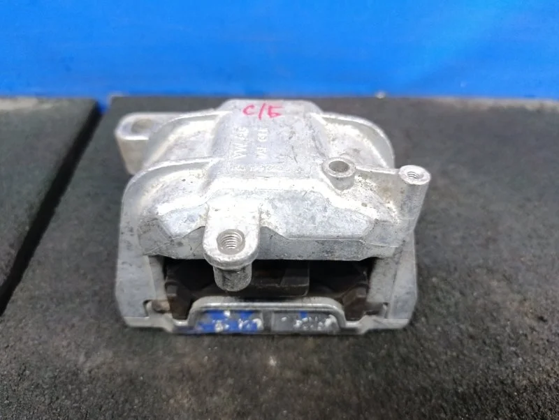 Подушка двигателя Skoda Octavia A5 2010 1K0199262AM A5 1.8 CDA