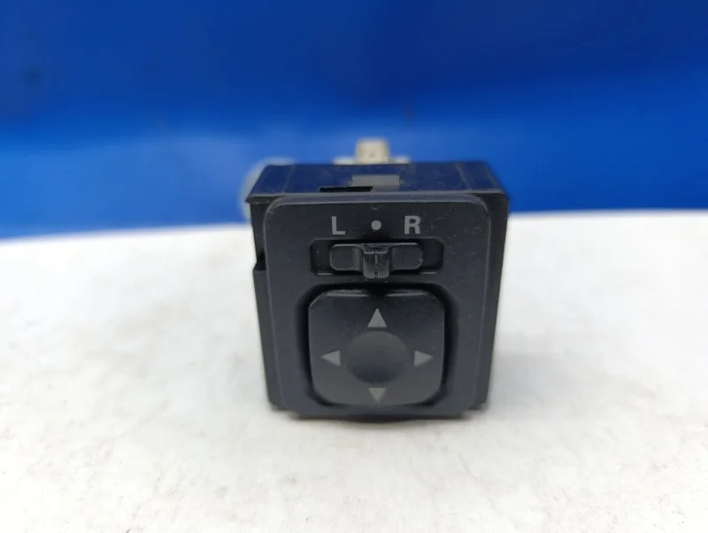 Блок кнопок корректора зеркал Mitsubishi Lancer 2010 MR951187 CY5A 1.5 4A91