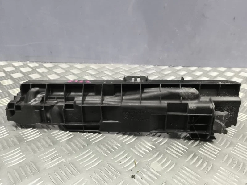 Дефлектор радиатора BMW X1 2012 17107524914 E84 N20B20A, правый