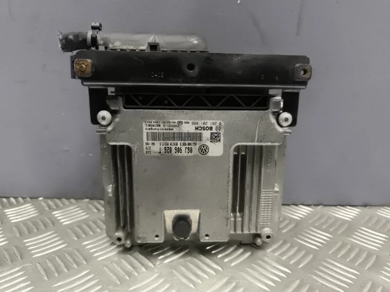 Блок управления двигателем volkswagen Tiguan 2009 06J906026AB 5N1 CAWA