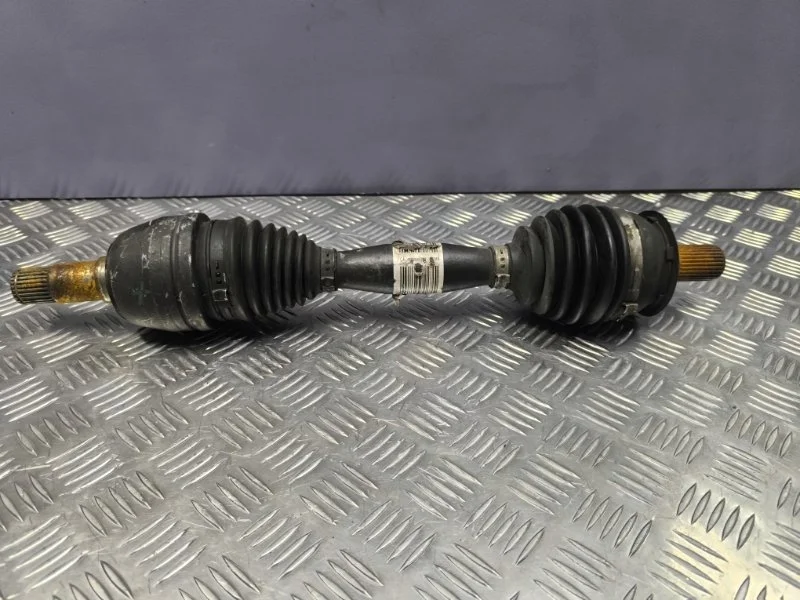 Привод передний левый Mercedes-Benz A-Class 2013 A2463302700 W176 270.910